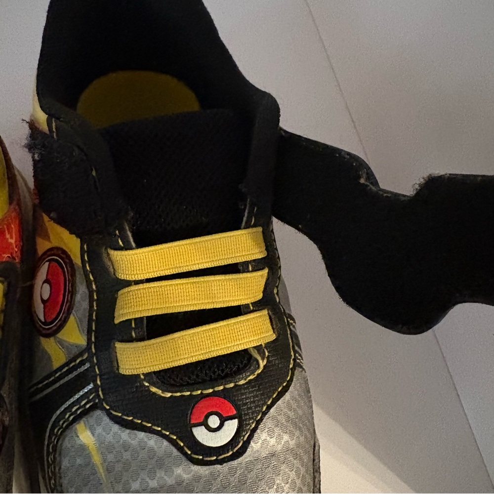 RESERVED Pokemon Pikachu Kids Light Up Sneakers Boys Size 12 - Picture 10 of 11